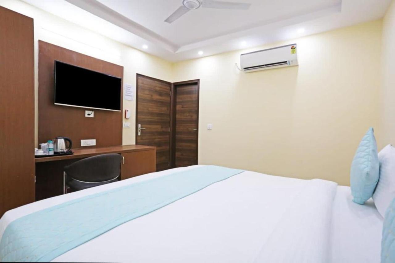 Hotel Mannat Bhera Enclave New Delhi Buitenkant foto