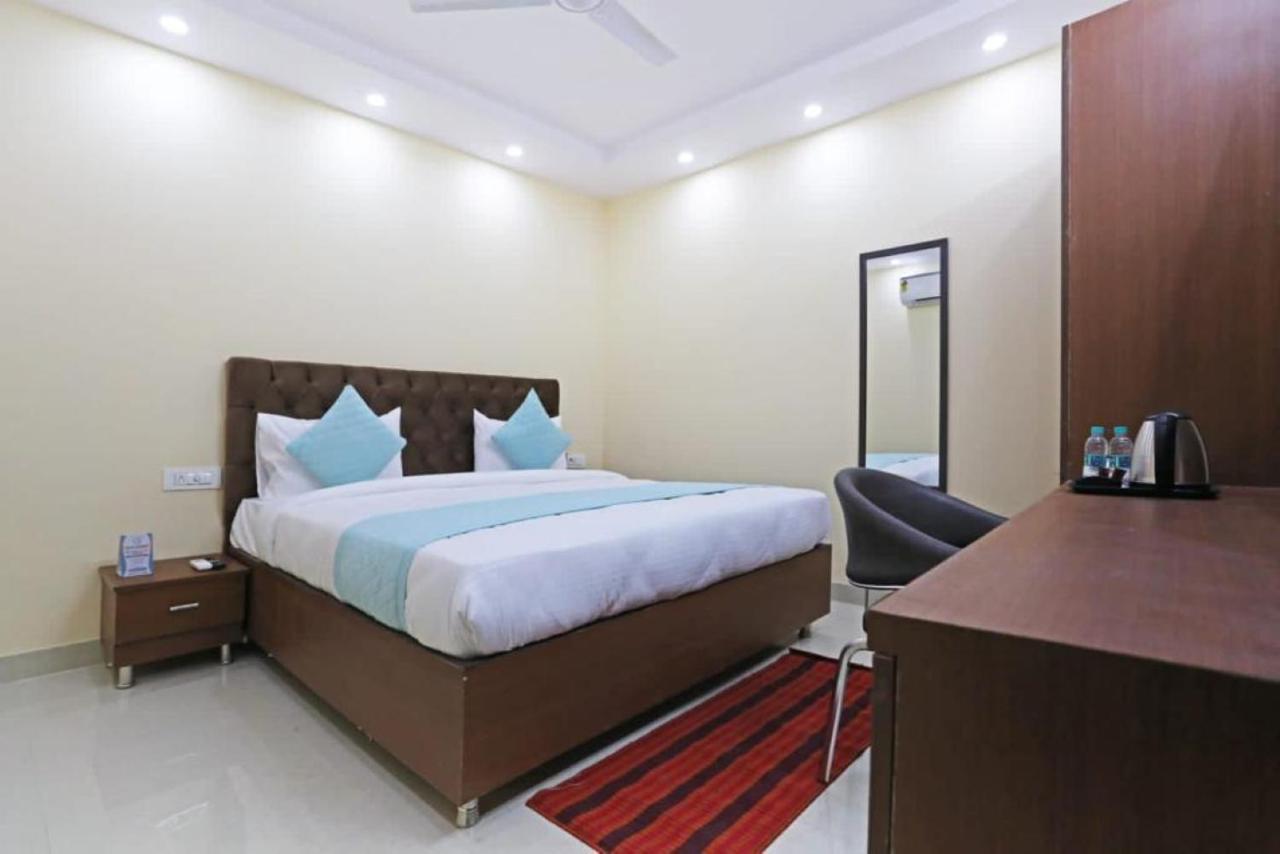 Hotel Mannat Bhera Enclave New Delhi Buitenkant foto