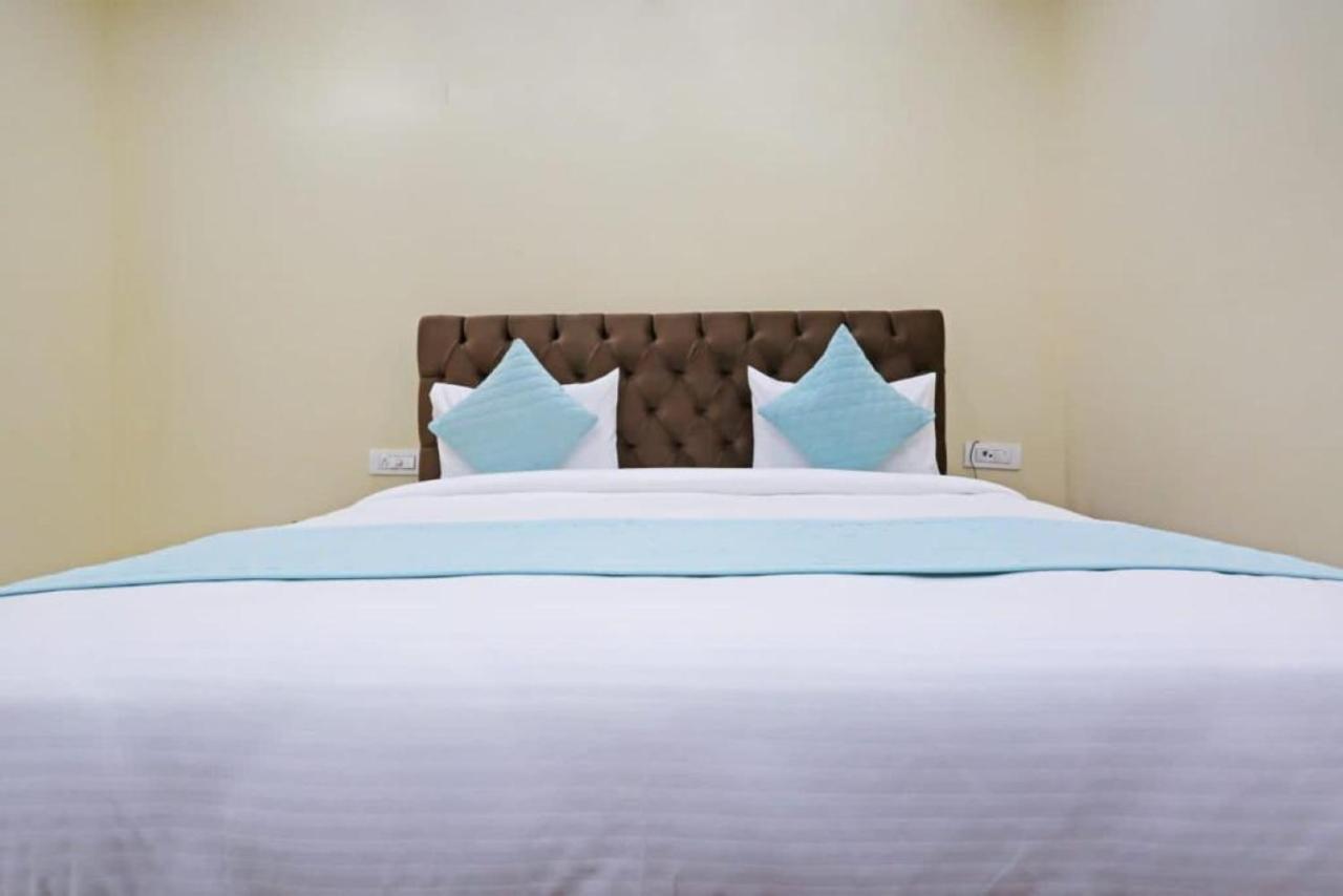 Hotel Mannat Bhera Enclave New Delhi Buitenkant foto