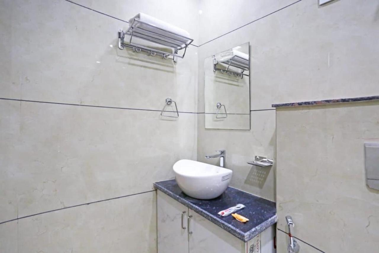 Hotel Mannat Bhera Enclave New Delhi Buitenkant foto