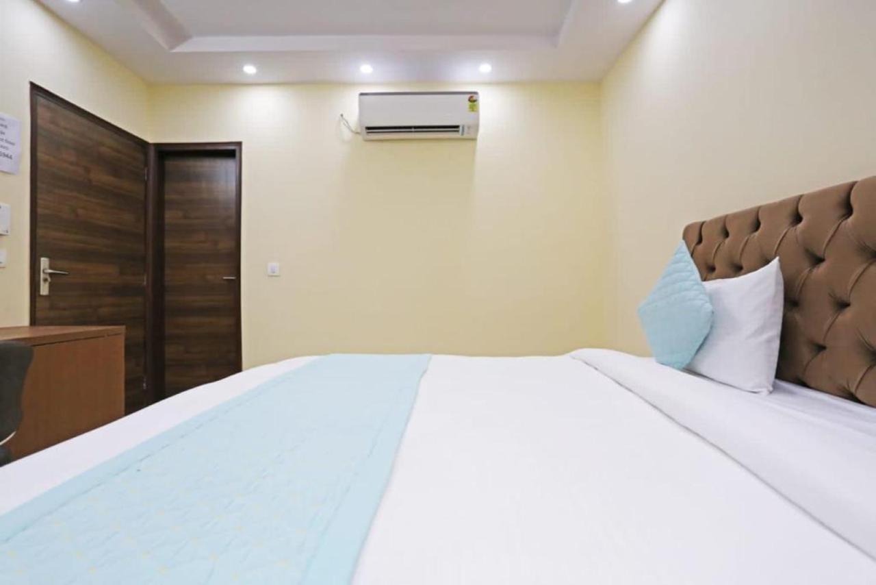 Hotel Mannat Bhera Enclave New Delhi Buitenkant foto