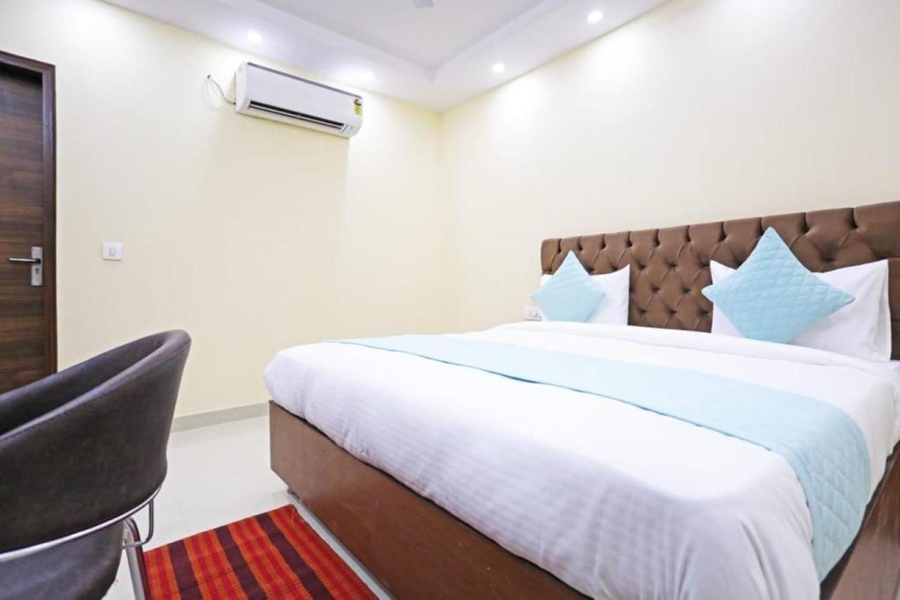 Hotel Mannat Bhera Enclave New Delhi Buitenkant foto