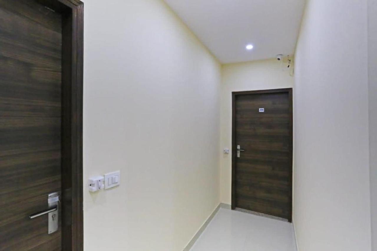 Hotel Mannat Bhera Enclave New Delhi Buitenkant foto